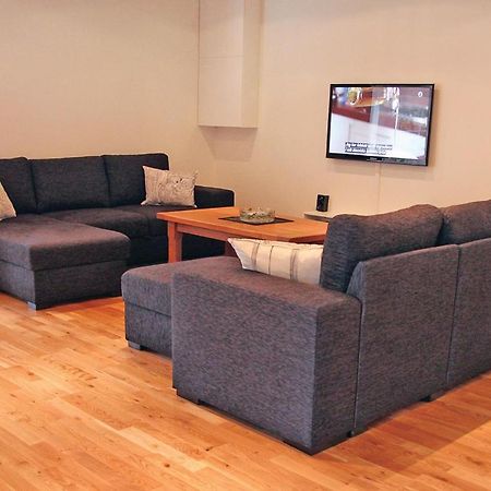 2 Bedroom Cozy Apartment In Habo 멀스요 외부 사진