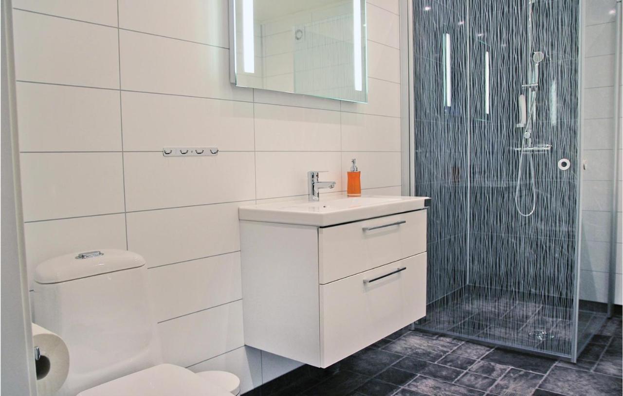 2 Bedroom Cozy Apartment In Habo 멀스요 외부 사진